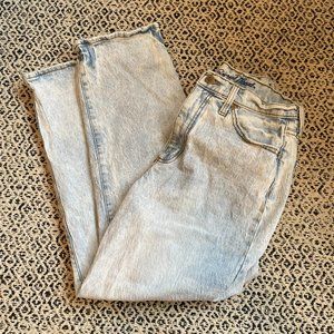 High Waisted Light Wash Loose Fitting Jeans
